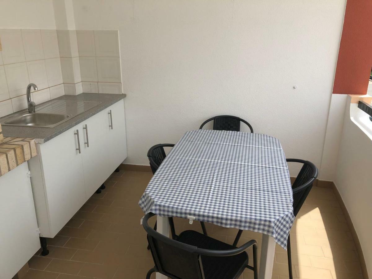 Olinda'S 2 Bedroom Apartment ลากอส ภายนอก รูปภาพ
