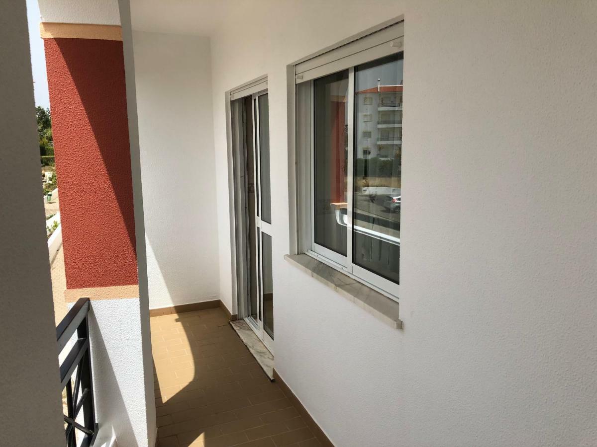 Olinda'S 2 Bedroom Apartment ลากอส ภายนอก รูปภาพ